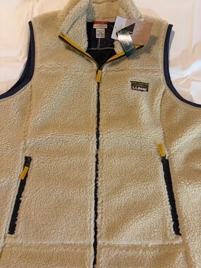L.L. Bean Cream Sherpa Vest/Navy Trim Sz XL brand new with all tags!